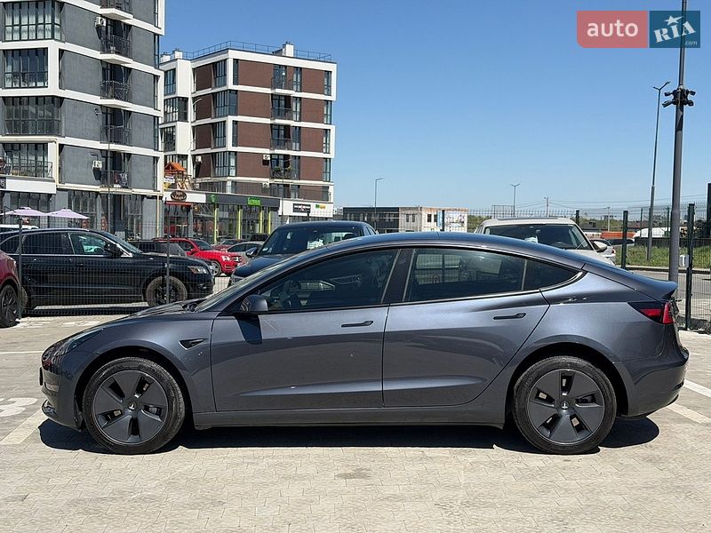 Седан Tesla Model 3 2023 в Львове