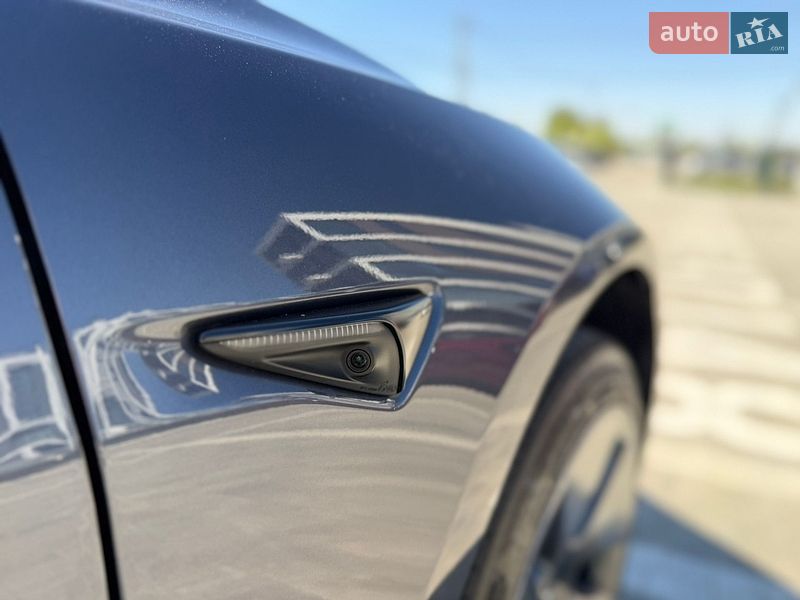 Седан Tesla Model 3 2023 в Львове