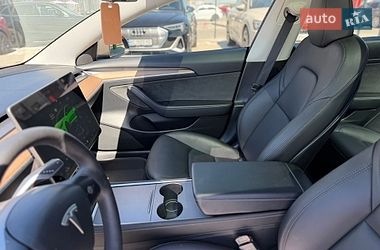 Седан Tesla Model 3 2023 в Львове