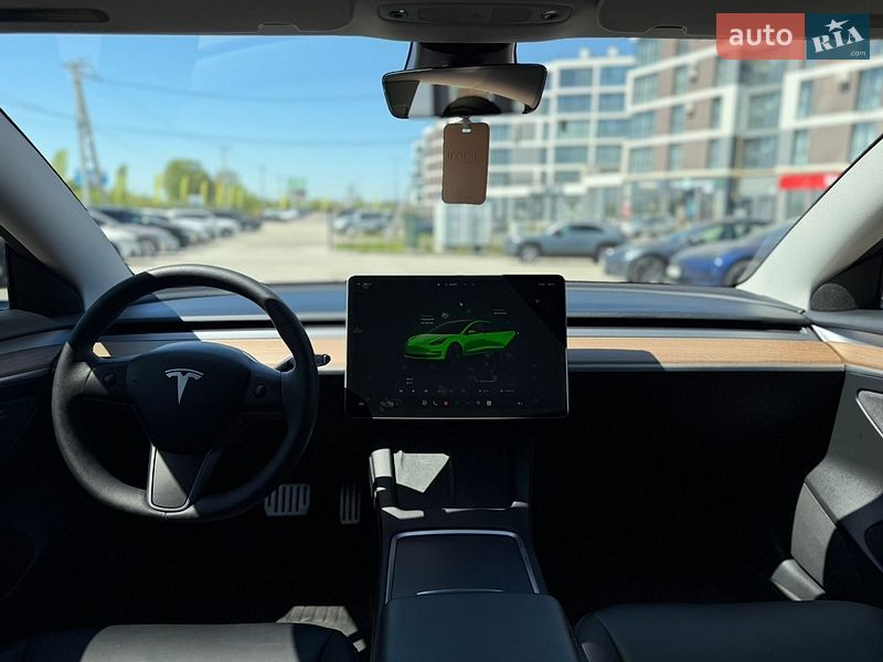 Седан Tesla Model 3 2023 в Львове