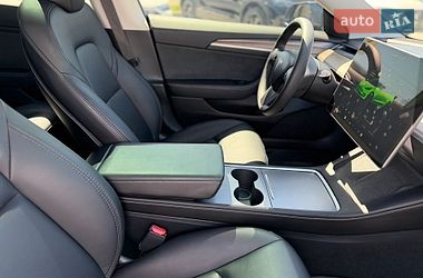 Седан Tesla Model 3 2023 в Львове