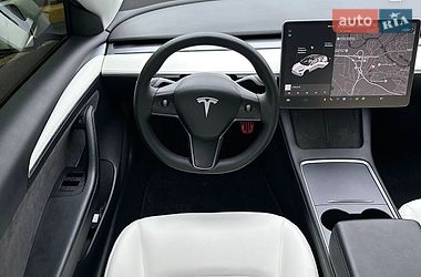 Седан Tesla Model 3 2021 в Чернигове