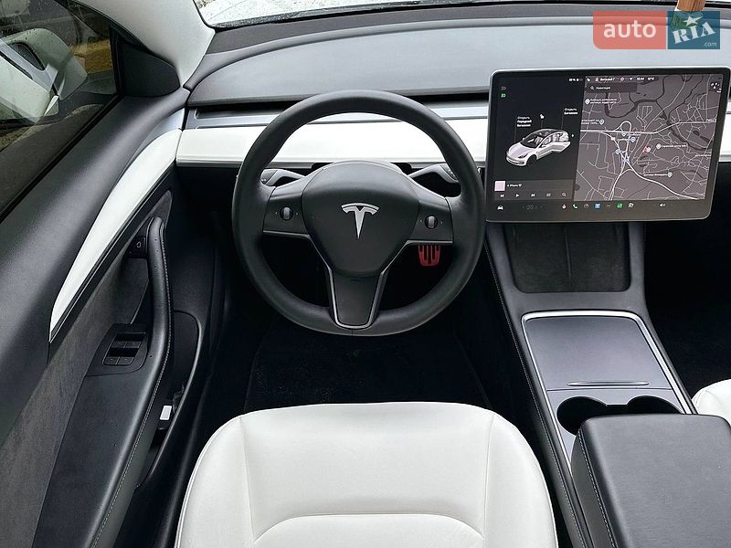 Седан Tesla Model 3 2021 в Чернигове