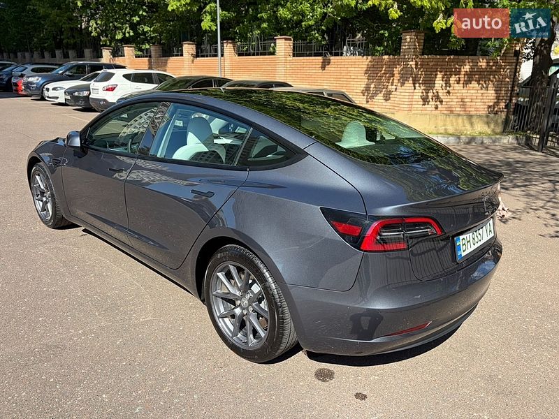Седан Tesla Model 3 2023 в Одесі