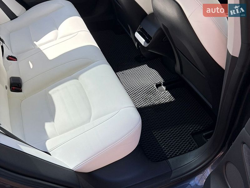 Седан Tesla Model 3 2023 в Одесі