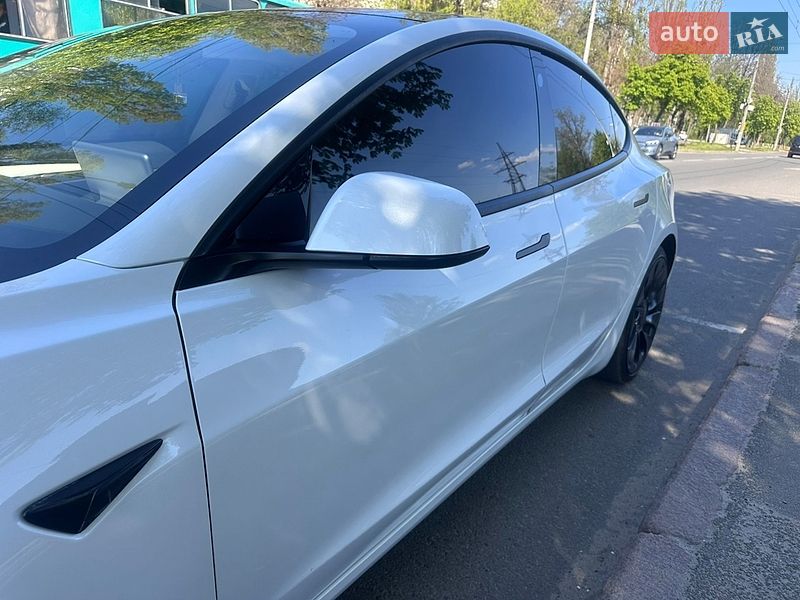 Седан Tesla Model 3 2021 в Чернигове