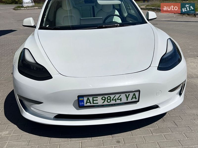 Седан Tesla Model 3 2023 в Днепре