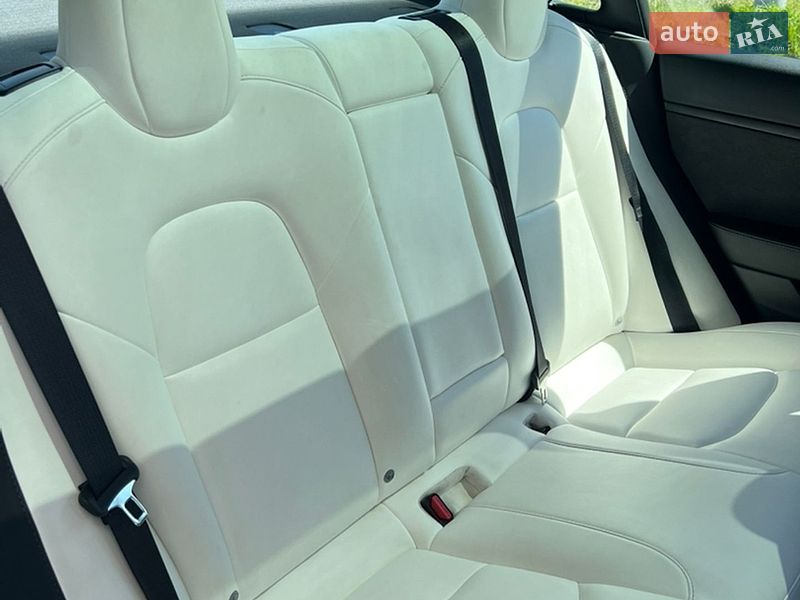 Седан Tesla Model 3 2023 в Днепре