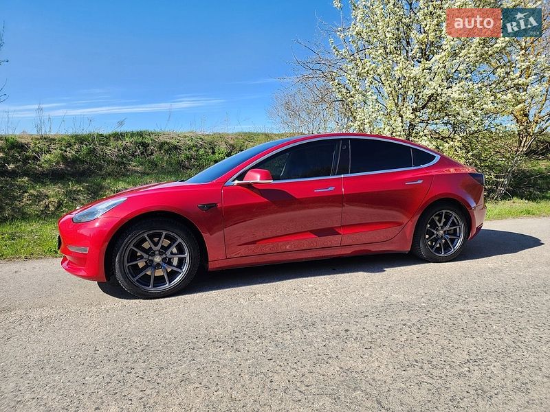 Седан Tesla Model 3 2018 в Тернополі