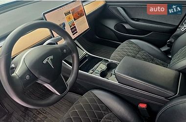 Седан Tesla Model 3 2019 в Львові
