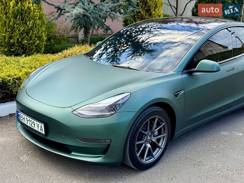 Седан Tesla Model 3 2023 в Одессе
