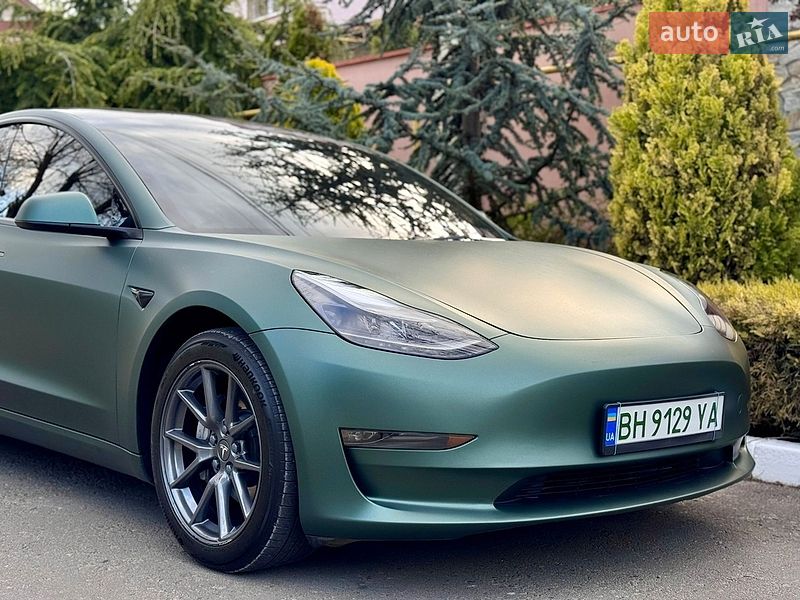 Седан Tesla Model 3 2023 в Одессе