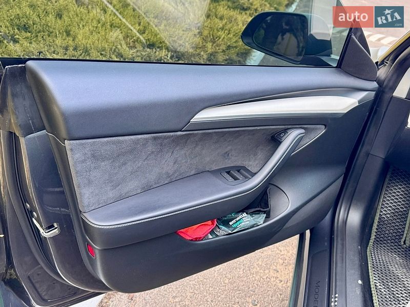 Седан Tesla Model 3 2023 в Одессе