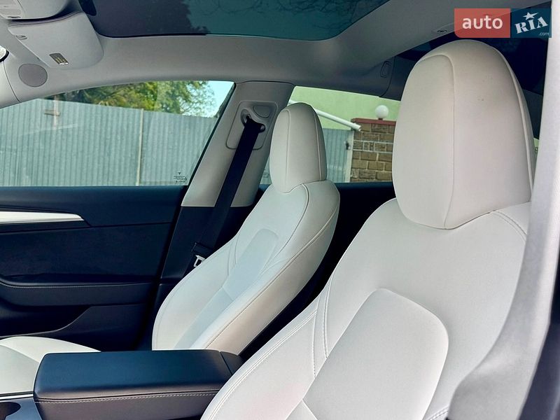 Седан Tesla Model 3 2023 в Одессе