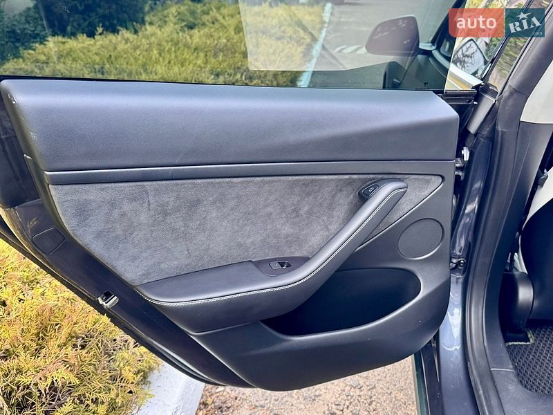 Седан Tesla Model 3 2023 в Одессе