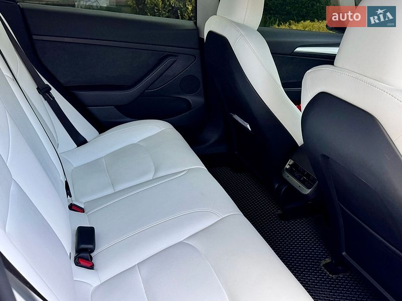 Седан Tesla Model 3 2023 в Одессе