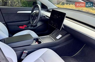 Седан Tesla Model 3 2023 в Одессе