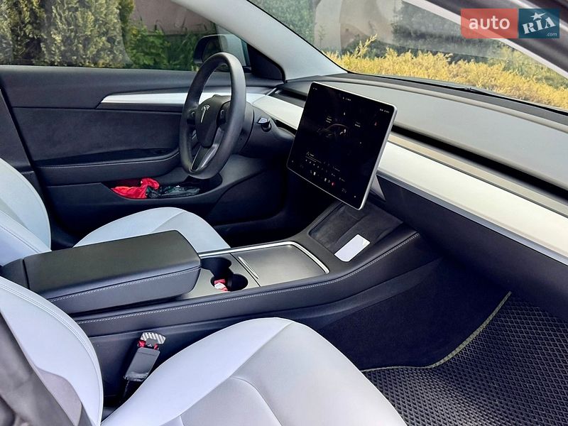 Седан Tesla Model 3 2023 в Одессе