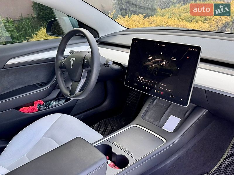 Седан Tesla Model 3 2023 в Одессе