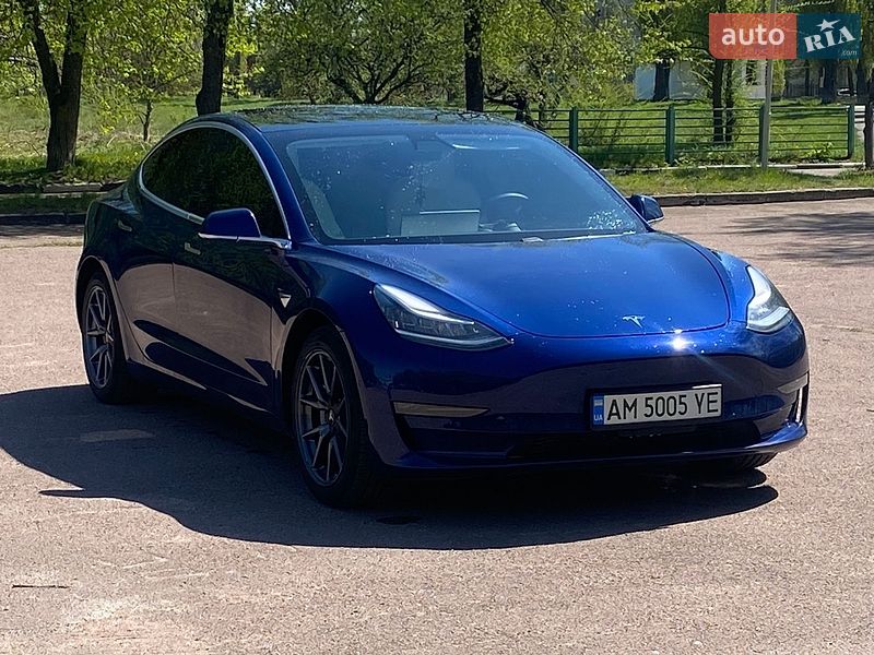 Седан Tesla Model 3 2019 в Києві