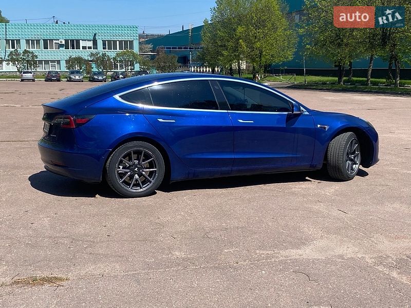 Седан Tesla Model 3 2019 в Києві