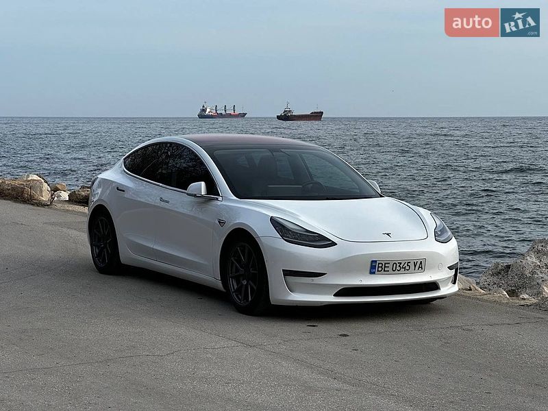 Седан Tesla Model 3 2018 в Кропивницькому