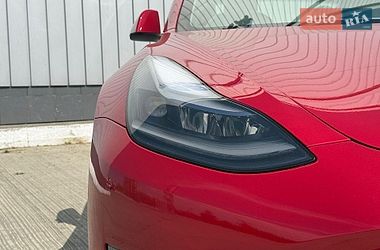 Седан Tesla Model 3 2023 в Чернівцях