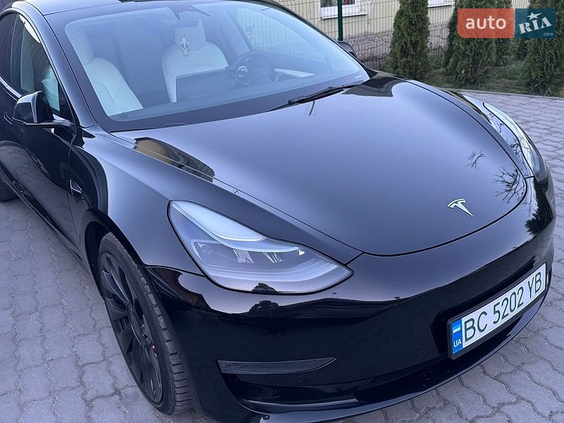 Седан Tesla Model 3 2022 в Львове