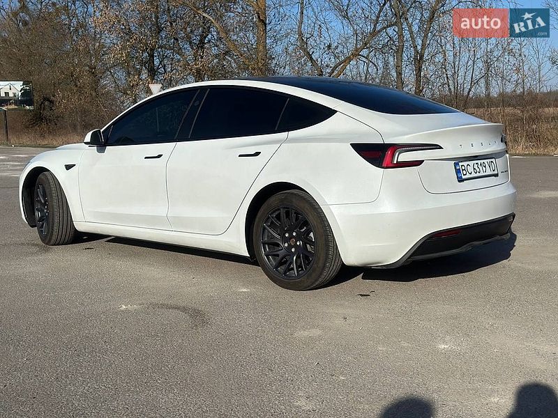 Седан Tesla Model 3 2024 в Львове