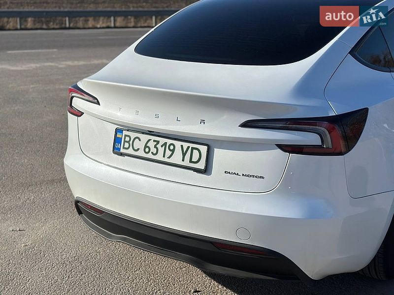 Седан Tesla Model 3 2024 в Львове