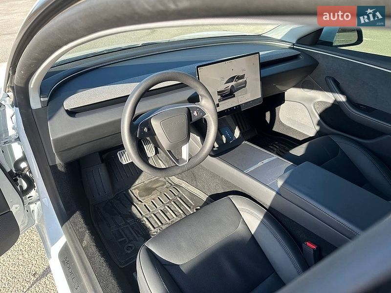 Седан Tesla Model 3 2024 в Львове