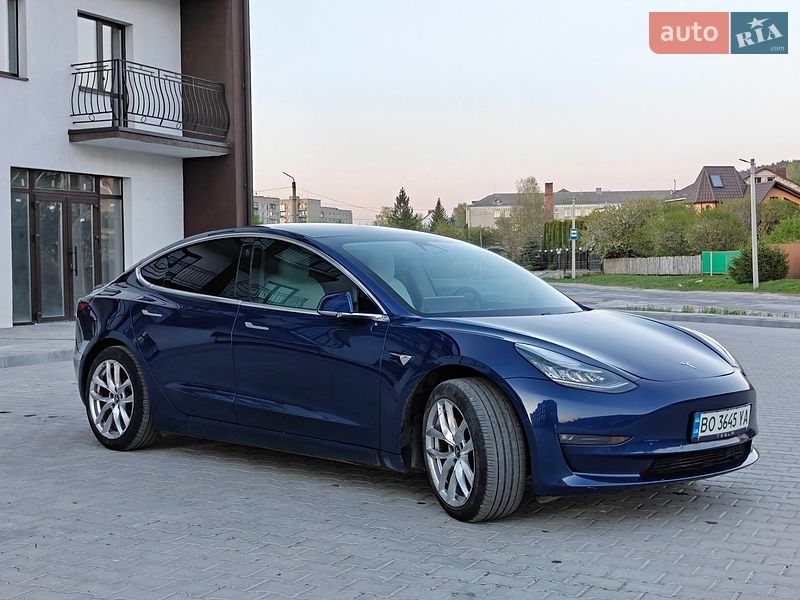 Седан Tesla Model 3 2020 в Кременце