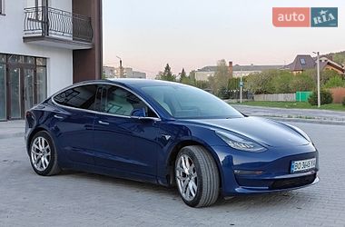 Седан Tesla Model 3 2020 в Кременце