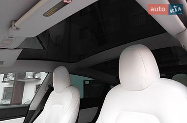 Седан Tesla Model 3 2020 в Кременце