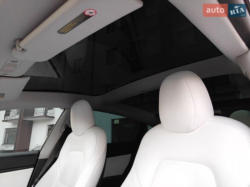Седан Tesla Model 3 2020 в Кременце