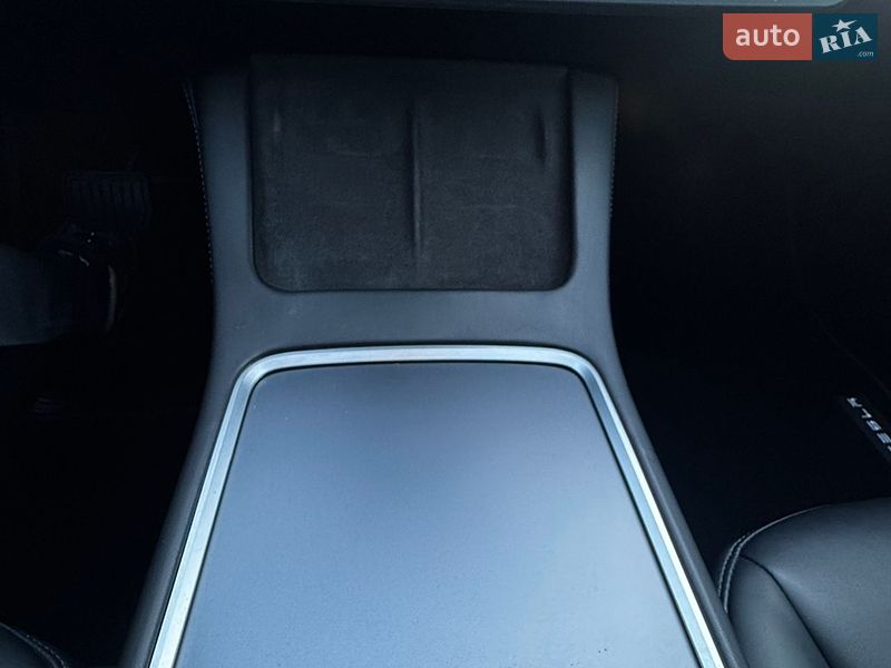 Седан Tesla Model 3 2020 в Днепре