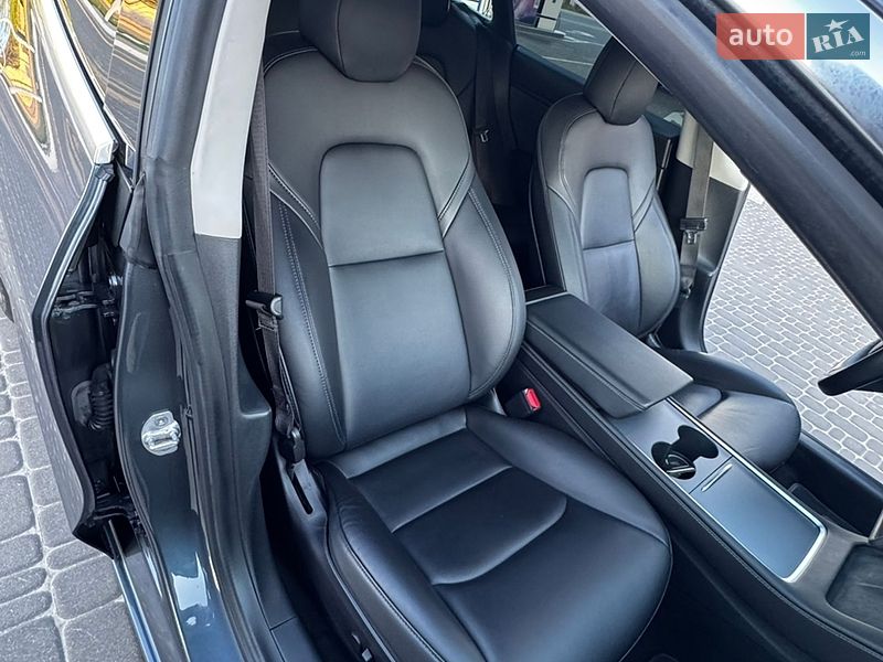 Седан Tesla Model 3 2020 в Днепре
