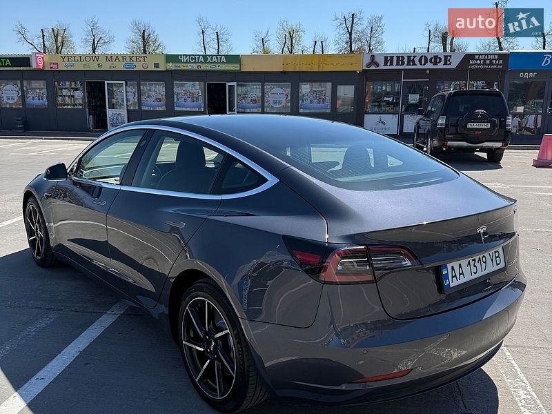 Седан Tesla Model 3 2018 в Киеве