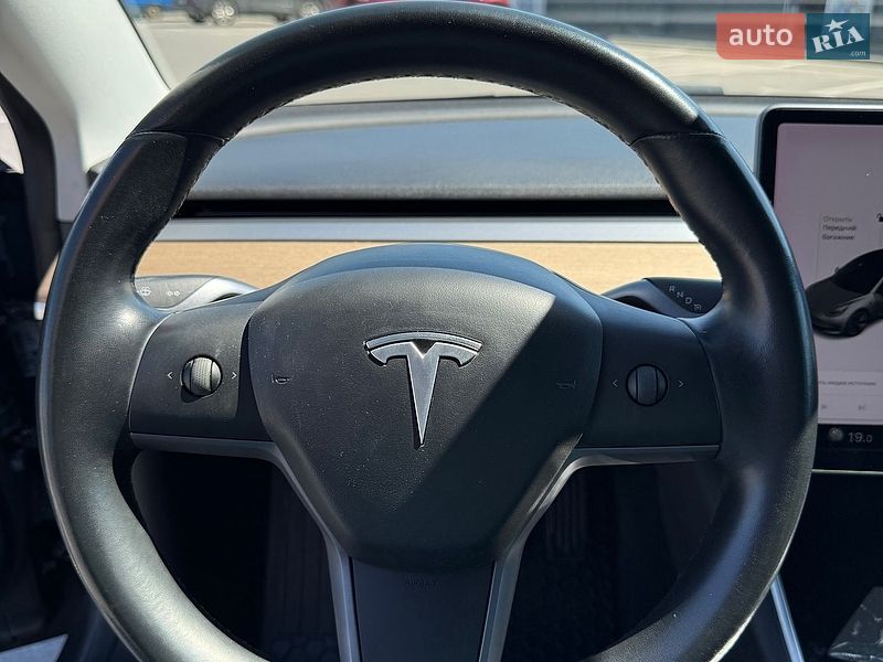 Седан Tesla Model 3 2018 в Киеве