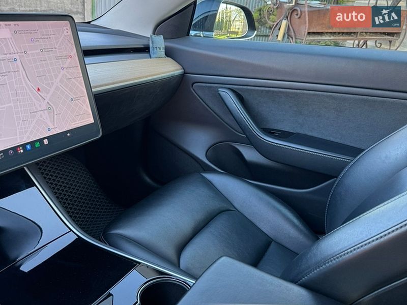 Седан Tesla Model 3 2019 в Києві