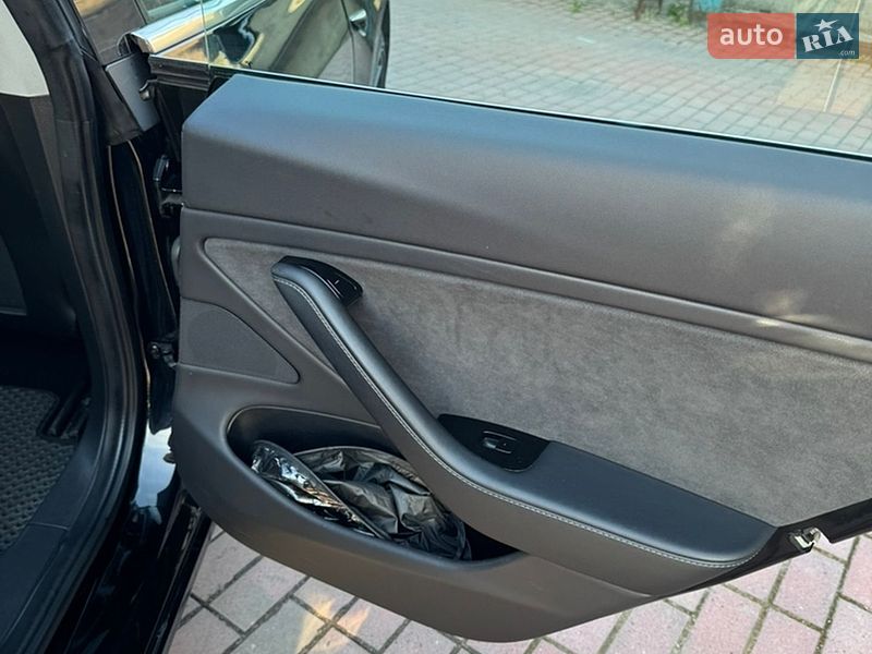 Седан Tesla Model 3 2019 в Києві