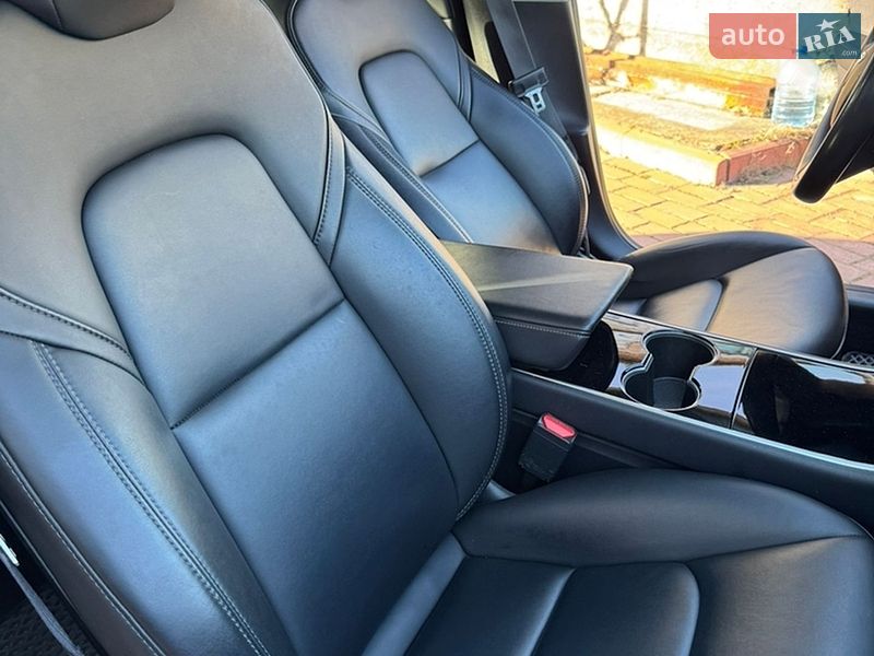 Седан Tesla Model 3 2019 в Києві