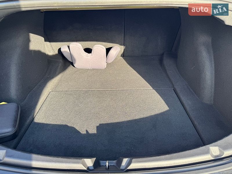 Седан Tesla Model 3 2019 в Києві