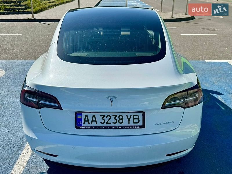Седан Tesla Model 3 2019 в Києві