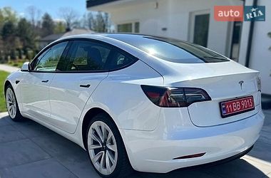 Седан Tesla Model 3 2020 в Львове