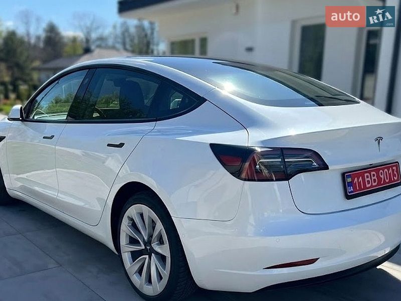 Седан Tesla Model 3 2020 в Львове
