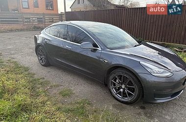 Седан Tesla Model 3 2020 в Киеве