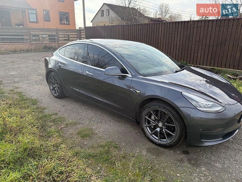 Седан Tesla Model 3 2020 в Киеве
