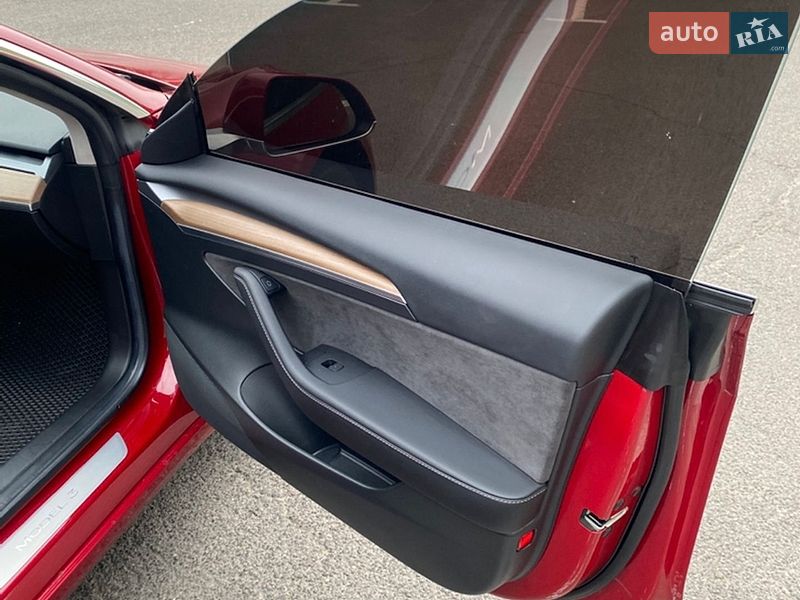 Седан Tesla Model 3 2017 в Луцьку