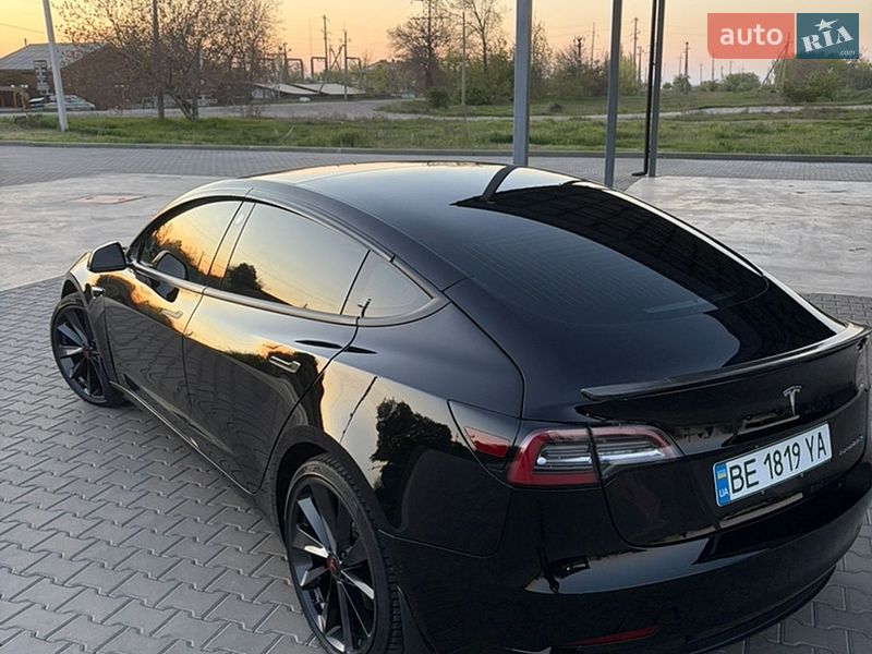 Седан Tesla Model 3 2018 в Врадиевке